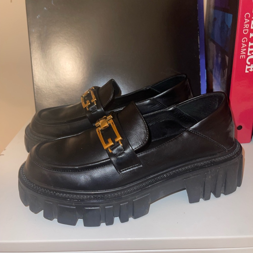 Lattelier Black Leather Loafers With Chain